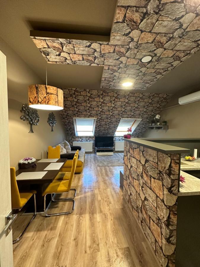 Gold Downtown Apartman Debrecen Kültér fotó