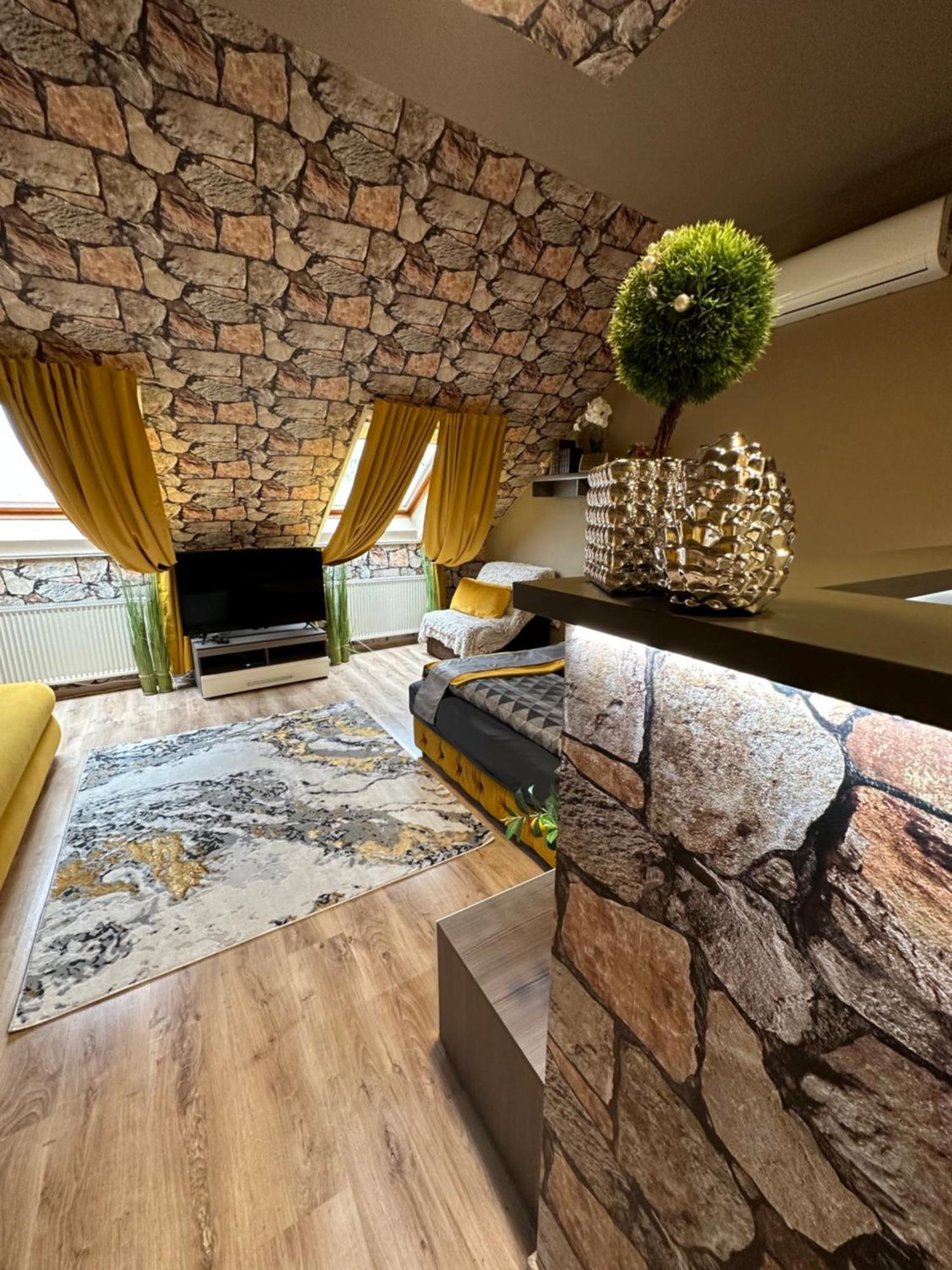 Gold Downtown Apartman Debrecen Kültér fotó